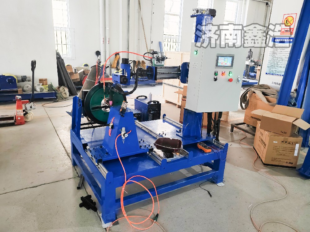 鑫浩氬弧自動焊機，智能數(shù)控，運行穩(wěn)定