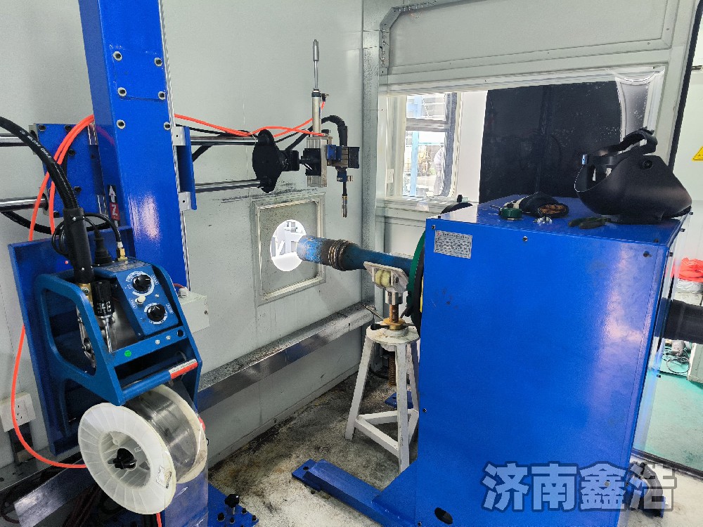 廣東客戶訂購鑫浩臥式轉(zhuǎn)臺+手動操作架定制款，提高焊接效率