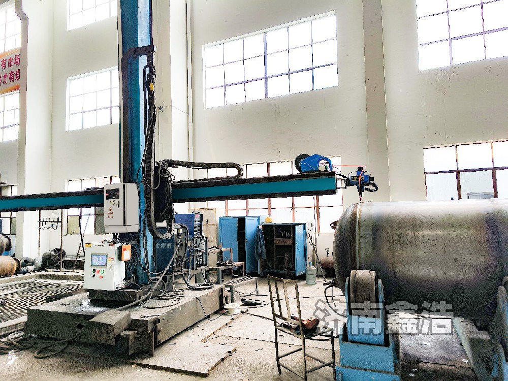 鑫浩焊接操作機，運行穩(wěn)定